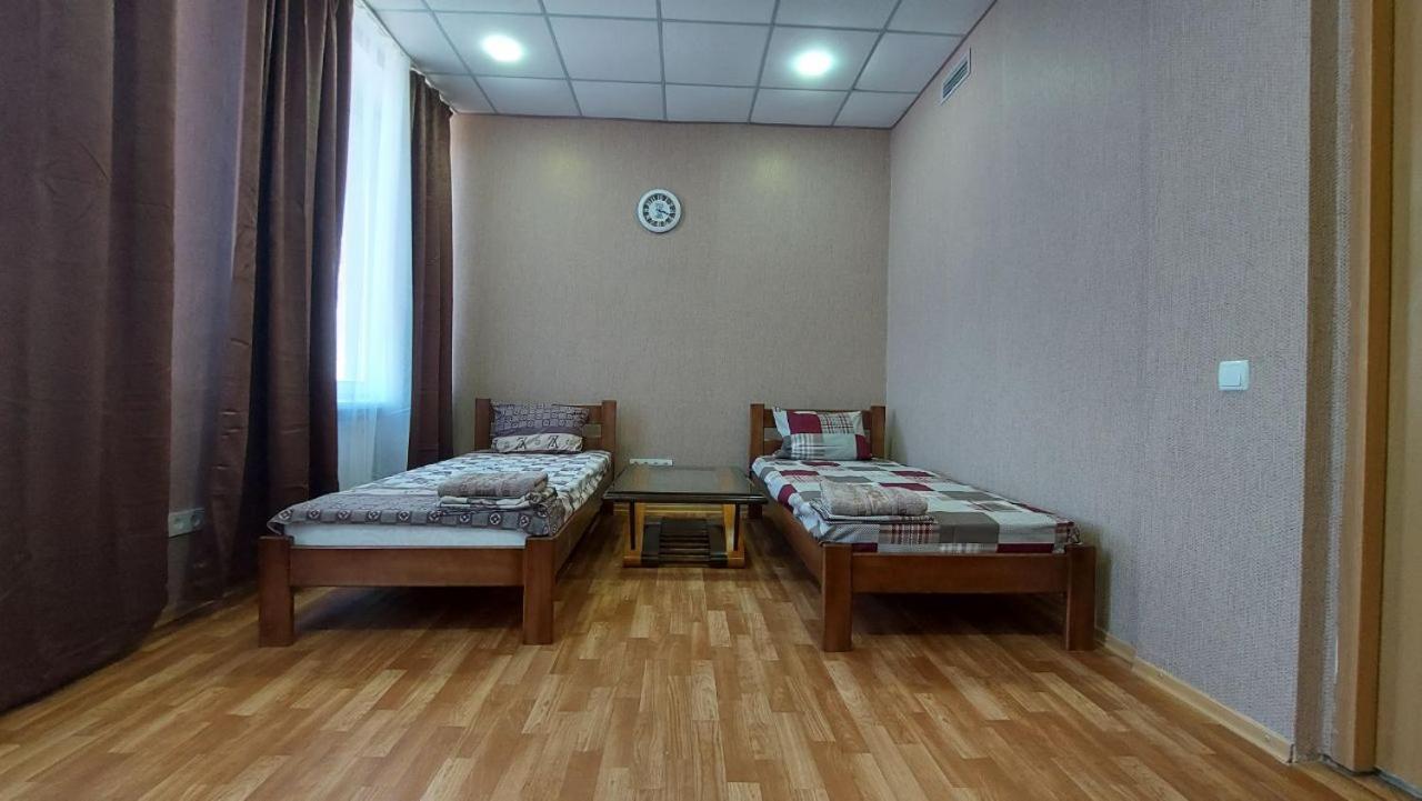 Отель Меридиан Zolotonosha Bagian luar foto